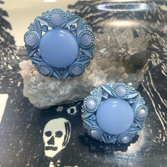 💙 Vintage 💙 1950s Antique Pastel Blue Pearlized Clip On Earrings - Picture 5 of 5